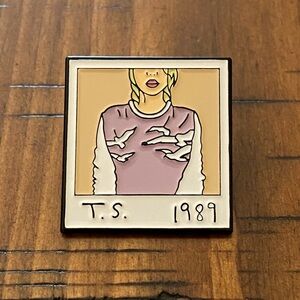 Taylor Swift Enamel Pin 1989
